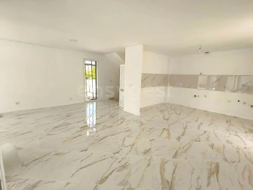 Moradia T4 para Venda em Charneca de Caparica e Sobreda