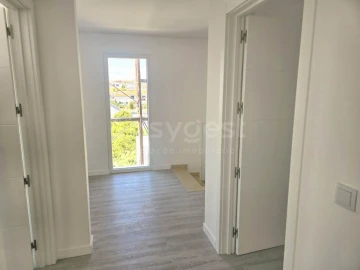 Moradia T4 para Venda em Charneca de Caparica e Sobreda