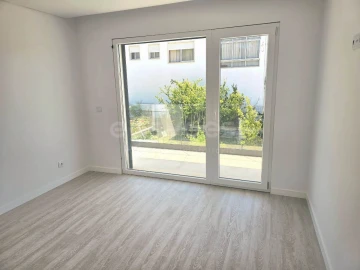 Moradia T4 para Venda em Charneca de Caparica e Sobreda