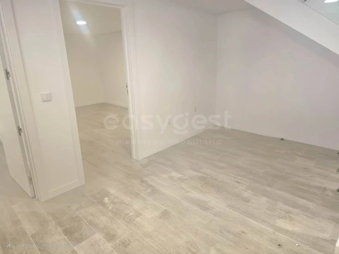 Moradia T4 para Venda em Charneca de Caparica e Sobreda Foto 19