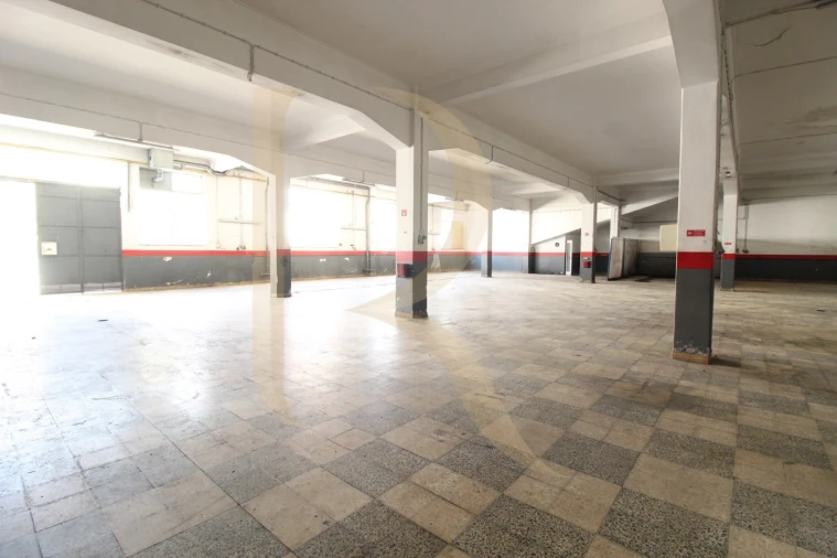 Armazém para Arrendamento em Amora Foto 3