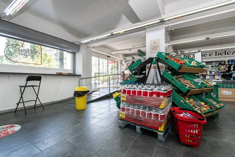 Loja para Venda em Alvalade Foto 10