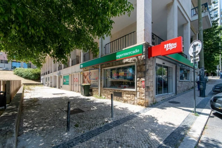 Loja para Venda em Alvalade Foto 1