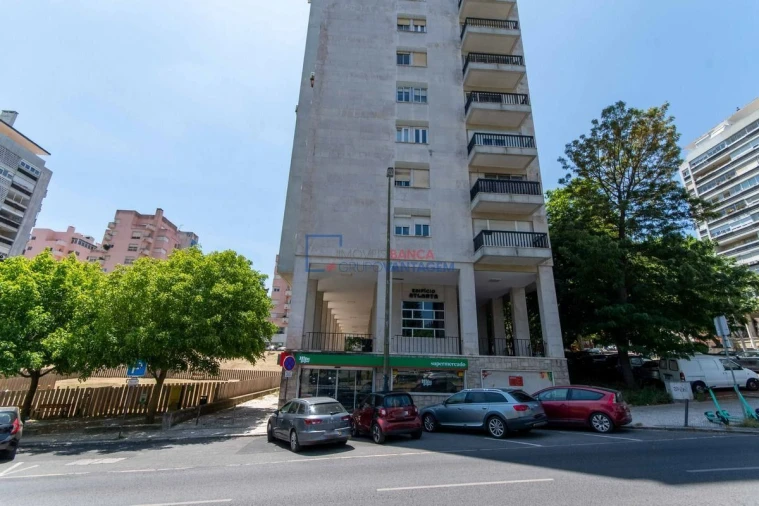 Loja para Venda em Alvalade Foto 18