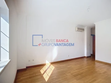 Apartamento T4 para Venda em Santa Maria e São Miguel, São Martinho, São Pedro Penaferrim