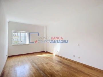 Apartamento T4 para Venda em Santa Maria e São Miguel, São Martinho, São Pedro Penaferrim