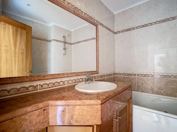 Apartamento T4 para Venda em Santa Maria e São Miguel, São Martinho, São Pedro Penaferrim
