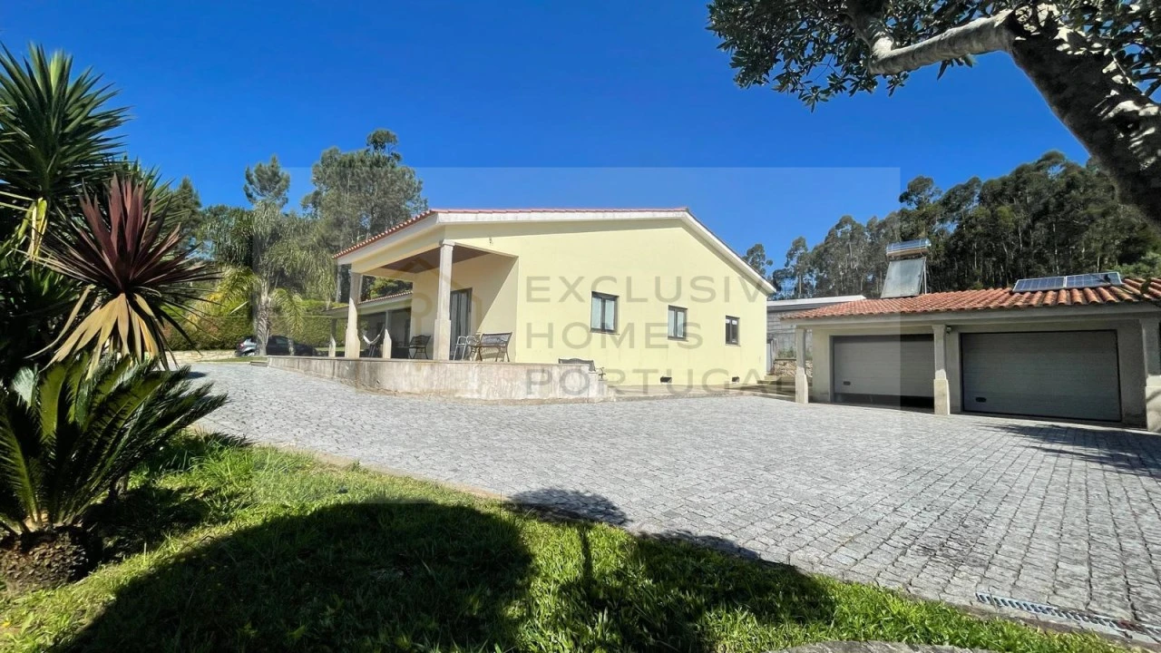 Moradia T4 para Venda em Calheiros Foto 3