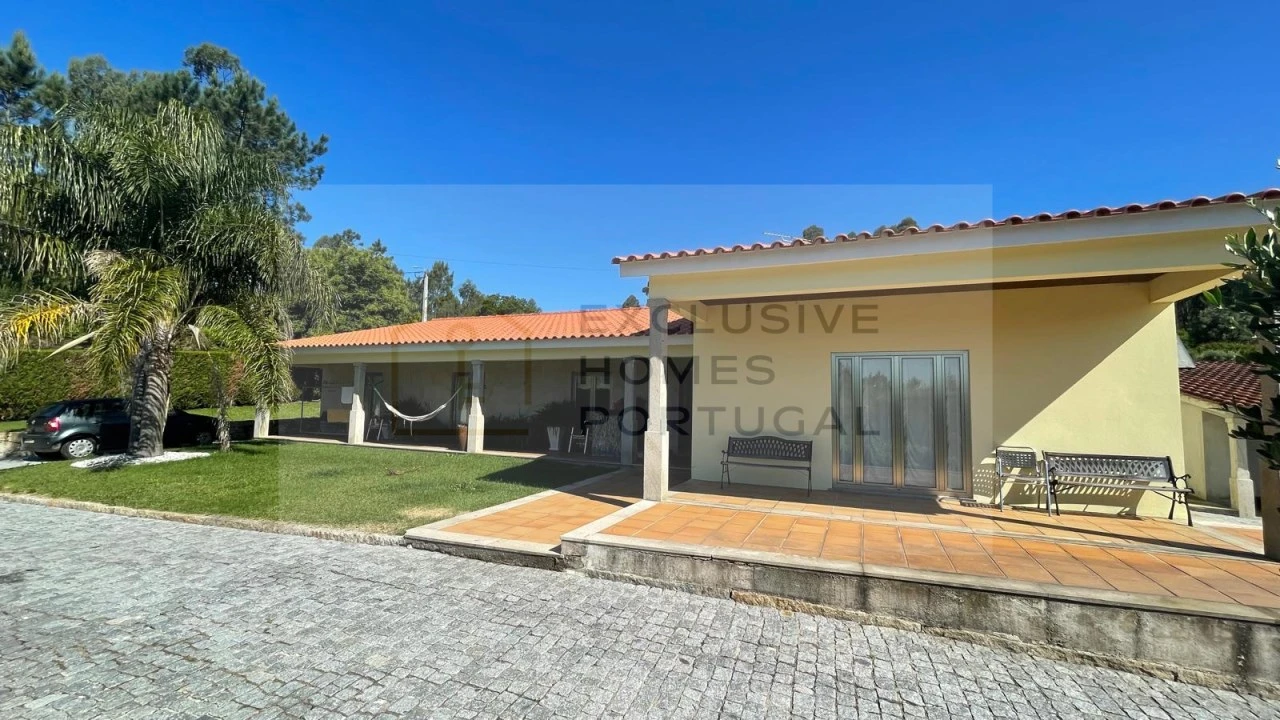 Moradia T4 para Venda em Calheiros Foto 4