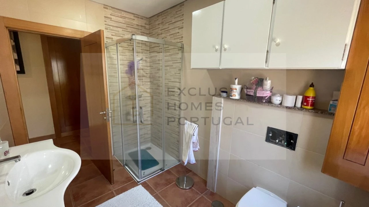 Moradia T4 para Venda em Calheiros Foto 22