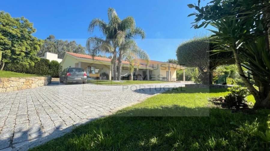 Moradia T4 para Venda em Calheiros