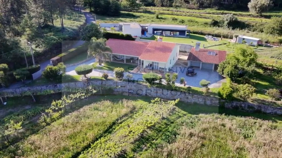 Moradia T4 para Venda em Calheiros Foto 46