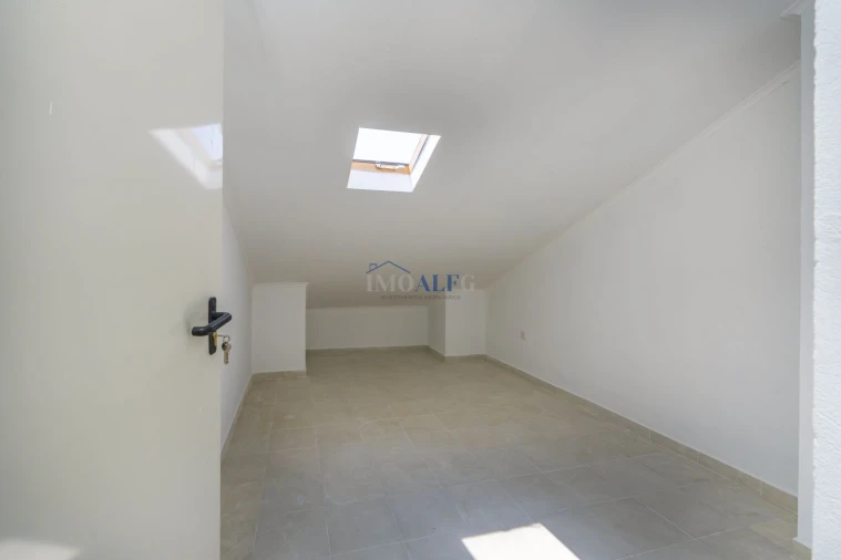 Apartamento T2 para Venda em Barreiro e Lavradio Foto 17