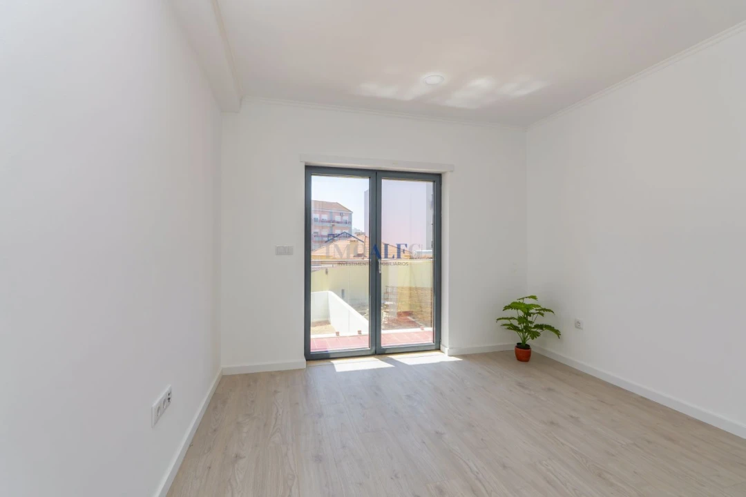 Apartamento T2 para Venda em Barreiro e Lavradio Foto 13