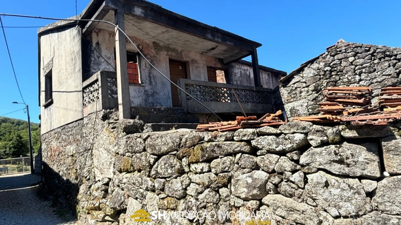 Moradia T3 para Venda em Gestaço Foto 6