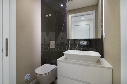 Apartamento T3 para Venda em Carcavelos e Parede