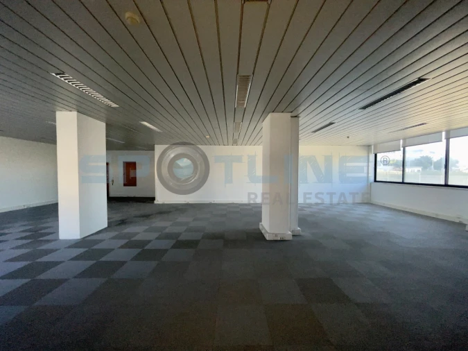 Escritório para Venda em Sacavém e Prior Velho Foto 17