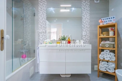 Apartamento T2 para Venda em Massamá e Monte Abraão