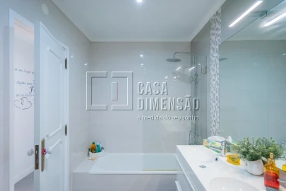 Apartamento T2 para Venda em Massamá e Monte Abraão