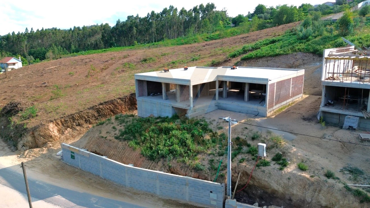 Moradia T3 para Venda em Rebordões (Santa Maria) Foto 3