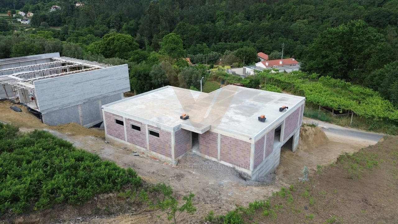 Moradia T3 para Venda em Rebordões (Santa Maria) Foto 4