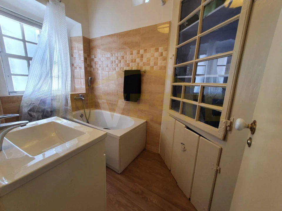 Apartamento T2 para Venda em Santa Maria Maior Foto 8