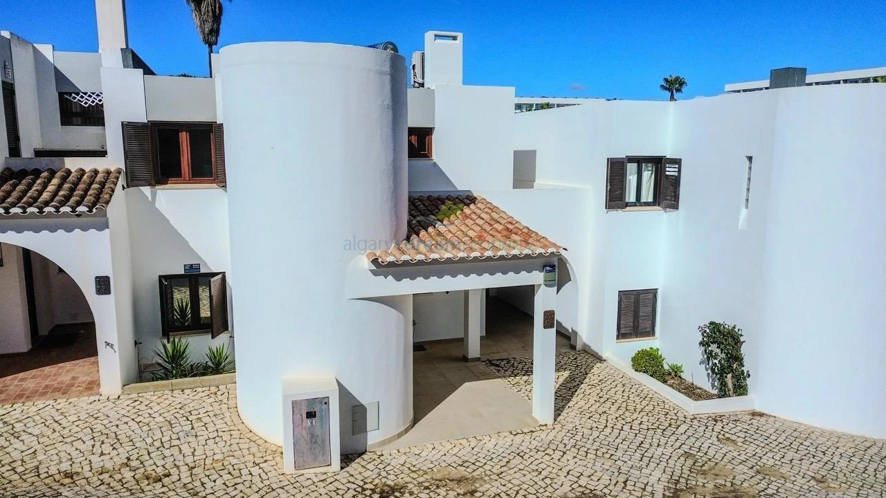 Moradia T4 para Venda em Albufeira e Olhos de Água Foto 2