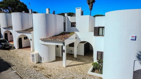 Moradia T4 para Venda em Albufeira e Olhos de Água