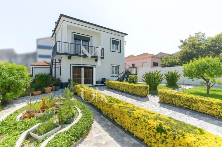 Moradia T4 para Venda em Nogueira e Silva Escura