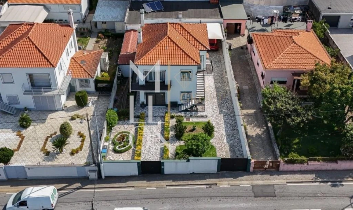 Moradia T4 para Venda em Nogueira e Silva Escura Foto 2