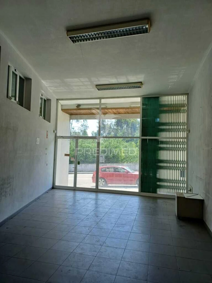 Armazém para Venda em São João da Madeira Foto 7