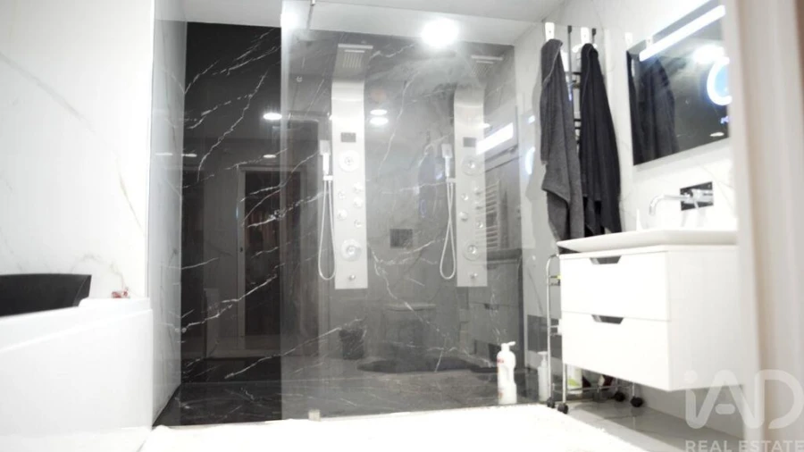 Moradia T4 para Venda em Sangalhos Foto 25