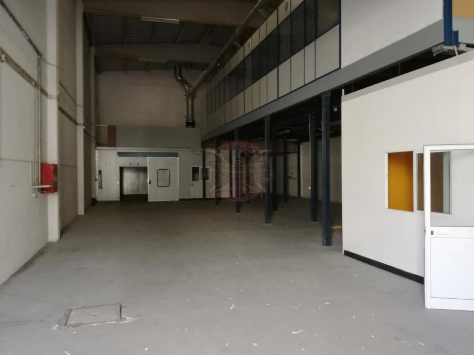 Armazém para Arrendamento em Venda do Pinheiro e Santo Estêvão das Galés Foto 1