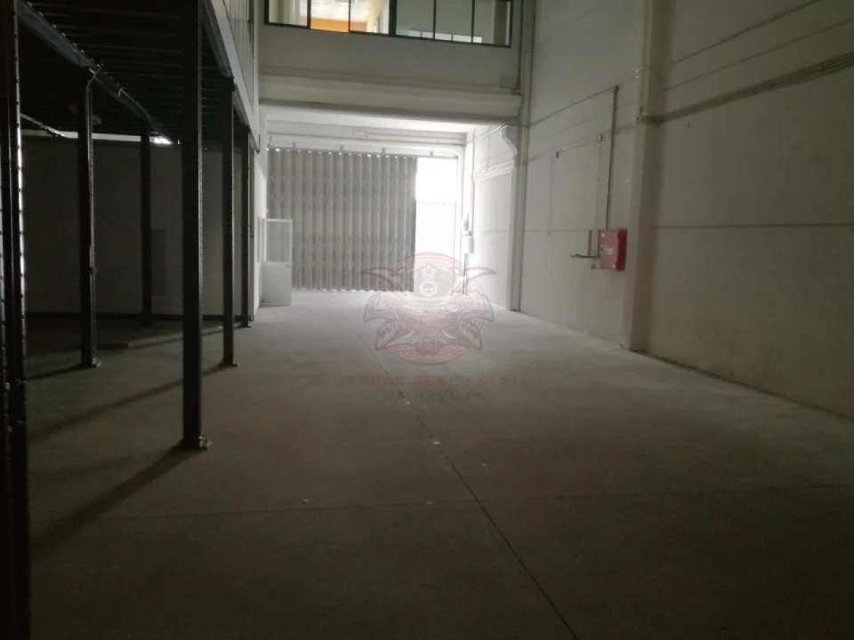 Armazém para Arrendamento em Venda do Pinheiro e Santo Estêvão das Galés Foto 2