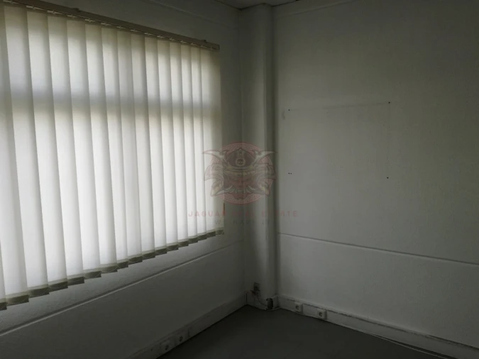 Armazém para Arrendamento em Venda do Pinheiro e Santo Estêvão das Galés Foto 16