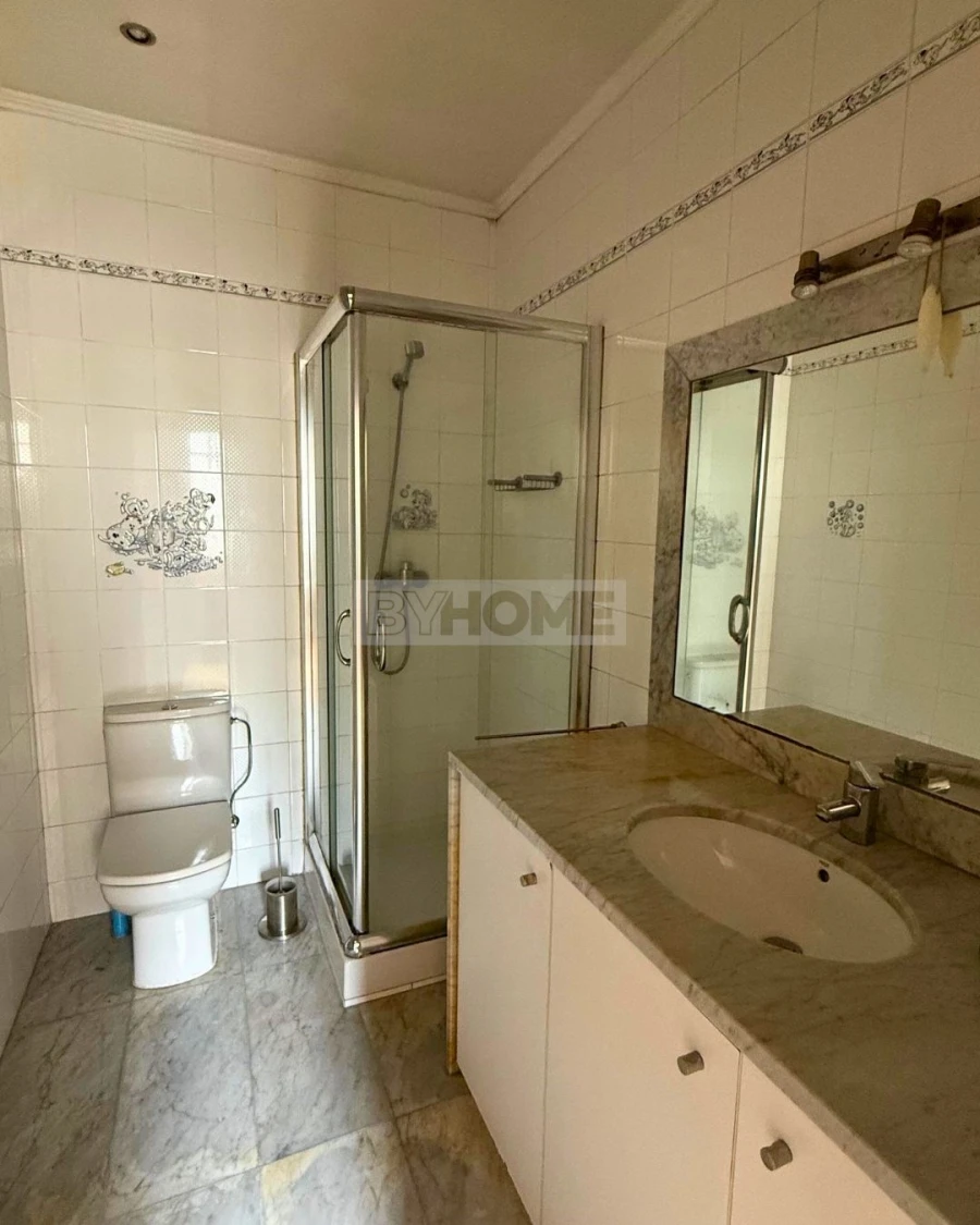 Moradia T6 para Venda em Agualva e Mira-Sintra Foto 10