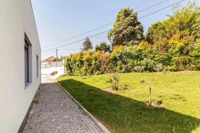 Moradia T3 para Venda em Rio de Mouro