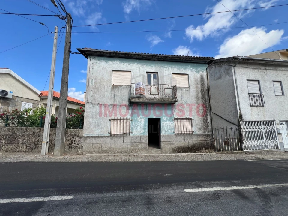 Moradia T4 para Venda em Ribamondego Foto 1