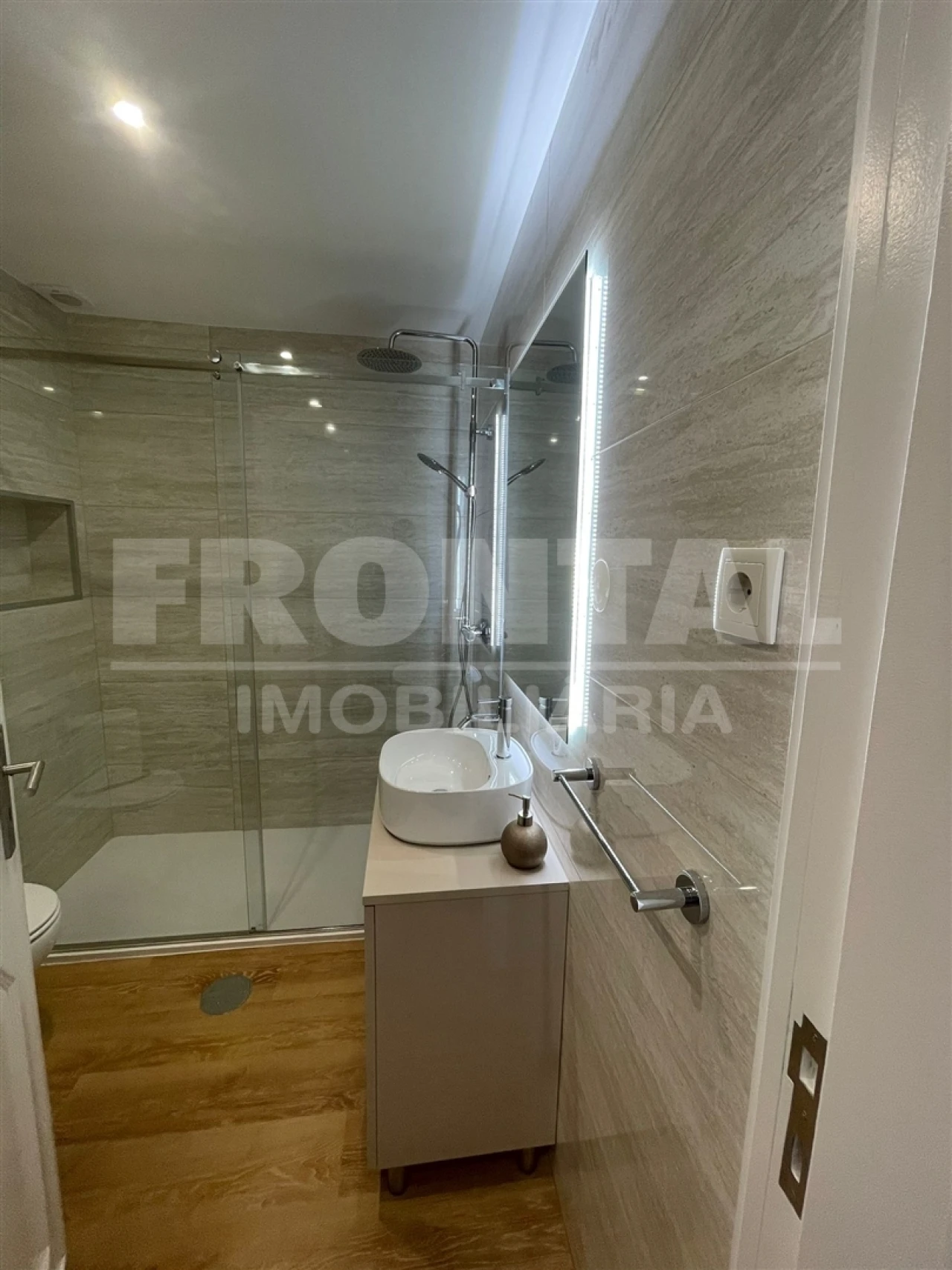 Apartamento T3 para Arrendamento em Mafamude e Vilar do Paraíso Foto 16