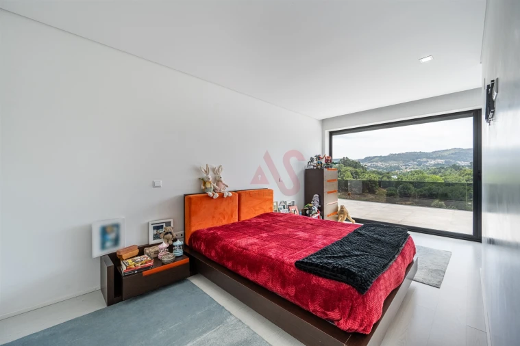 Moradia T5 para Venda em Caldas de Vizela (São Miguel e São João) Foto 13