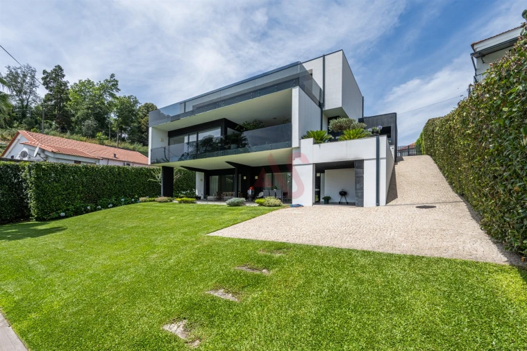 Moradia T5 para Venda em Caldas de Vizela (São Miguel e São João) Foto 4