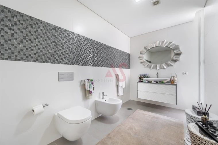 Moradia T5 para Venda em Caldas de Vizela (São Miguel e São João) Foto 32