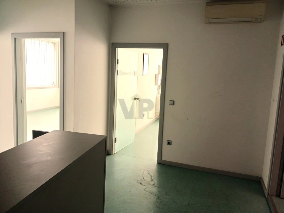 Loja para Arrendamento em Paranhos Foto 21