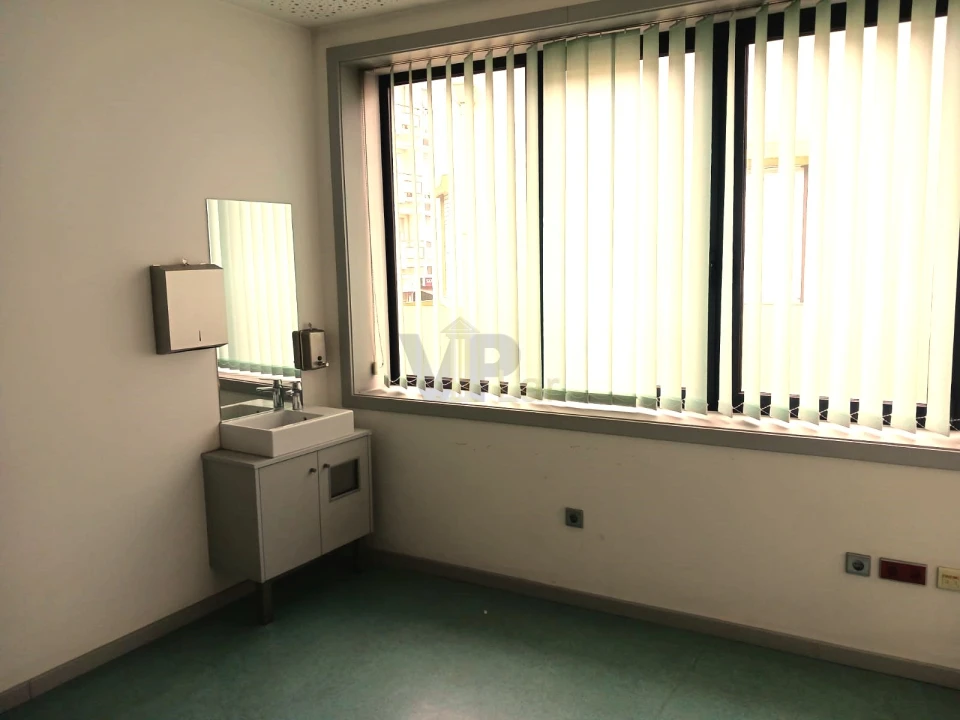 Loja para Arrendamento em Paranhos Foto 20