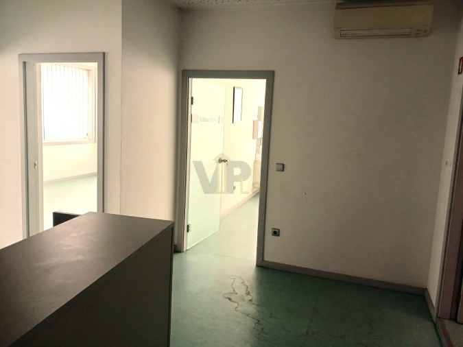 Loja para Arrendamento em Paranhos Foto 21