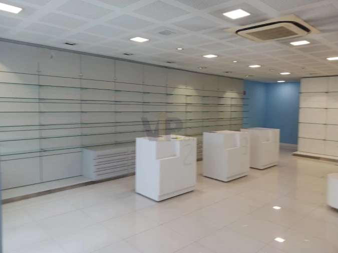 Loja para Arrendamento em Paranhos Foto 2