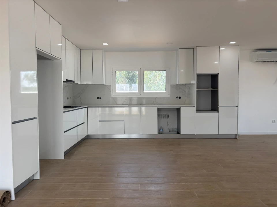 Moradia T4 para Venda em Caxarias Foto 3