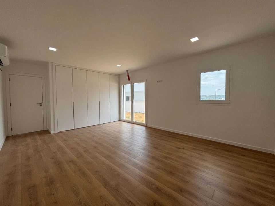 Moradia T4 para Venda em Caxarias Foto 10