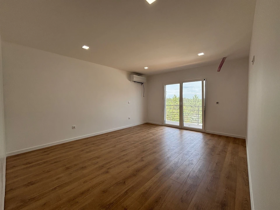 Moradia T4 para Venda em Caxarias Foto 14