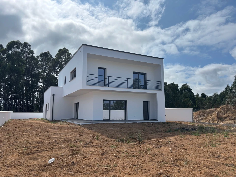 Moradia T4 para Venda em Caxarias Foto 1